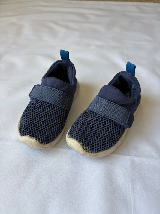 #88 Cat & Jack Water Sneakers Toddler Boys Size 6