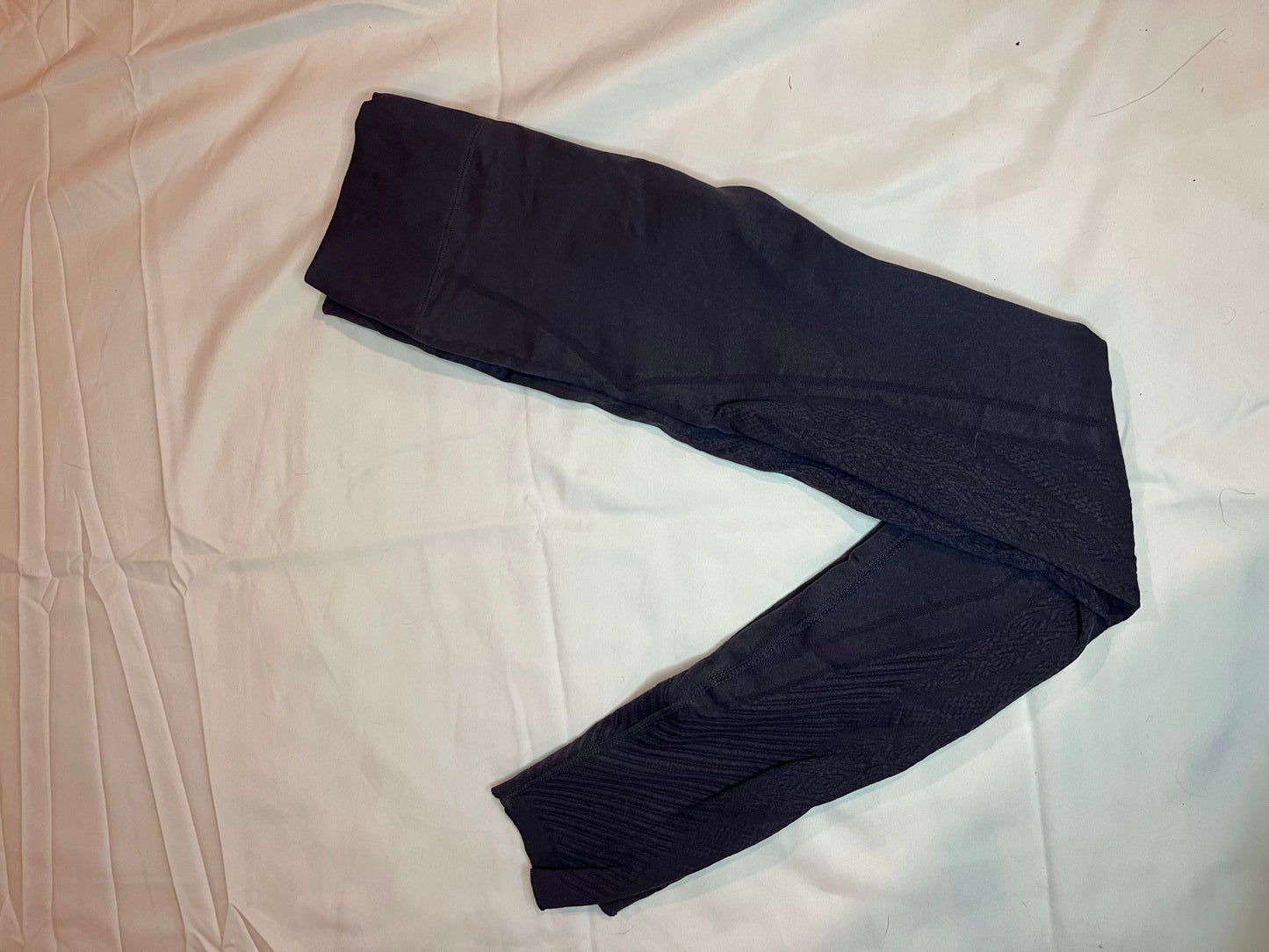 3B Fabletics details on legs size xs slate gray