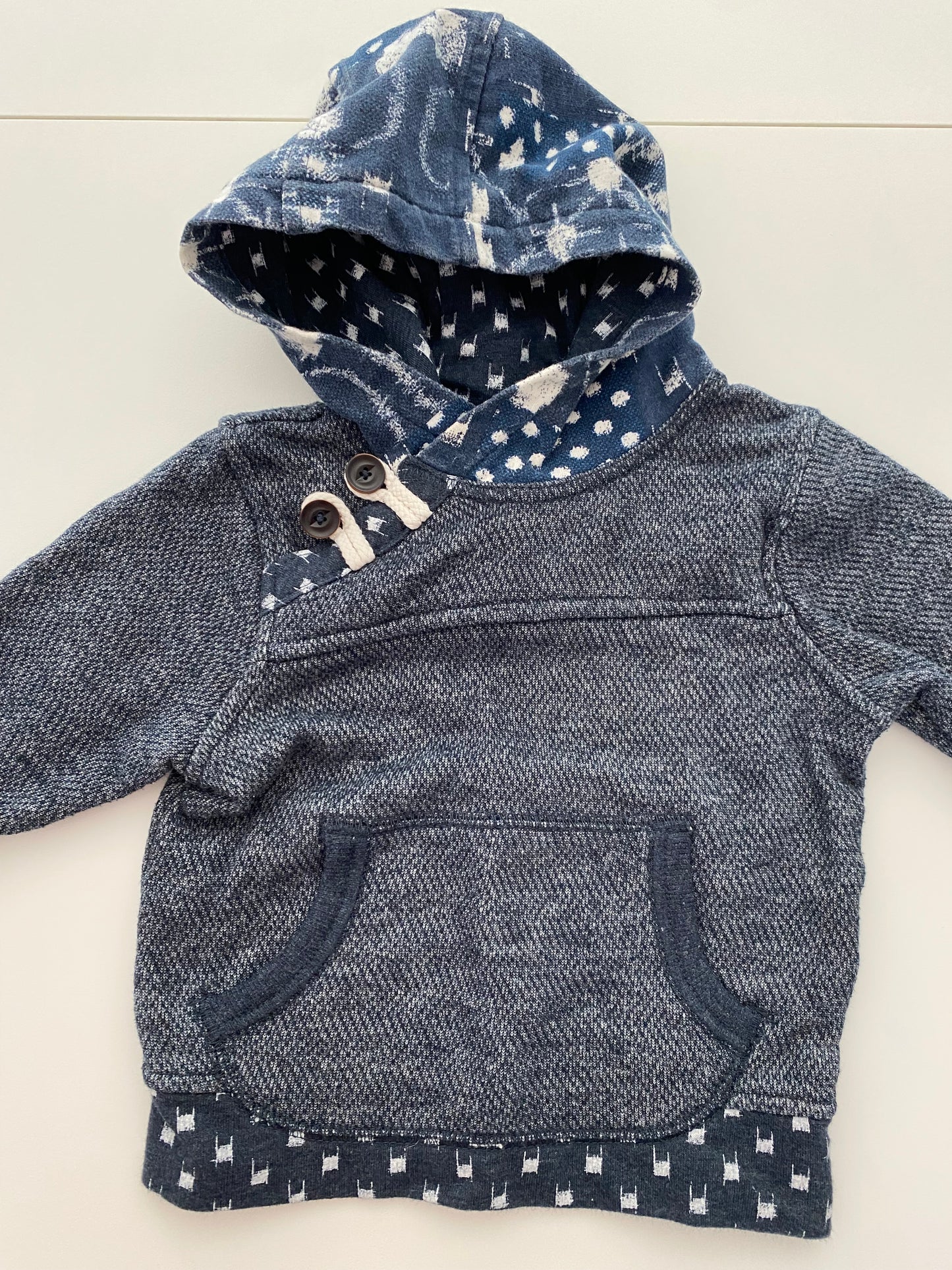 #84B-Gender Neutral 12M,Genuine Kids navy/white hoodie, VGUC