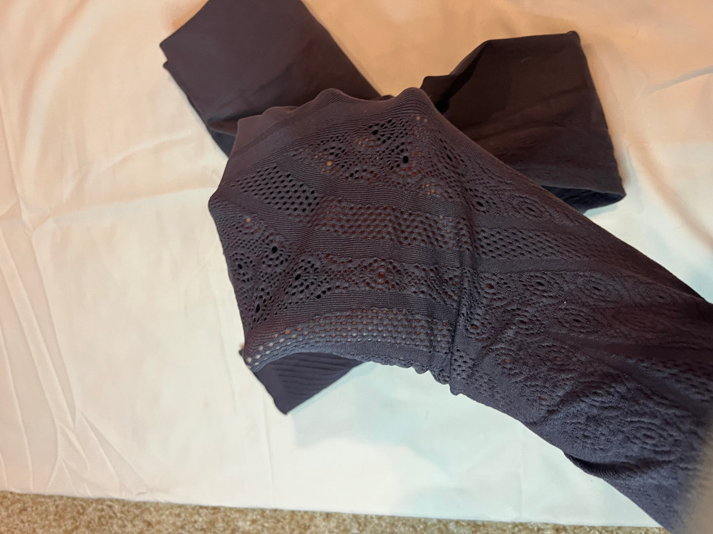 3B Fabletics details on legs size xs slate gray