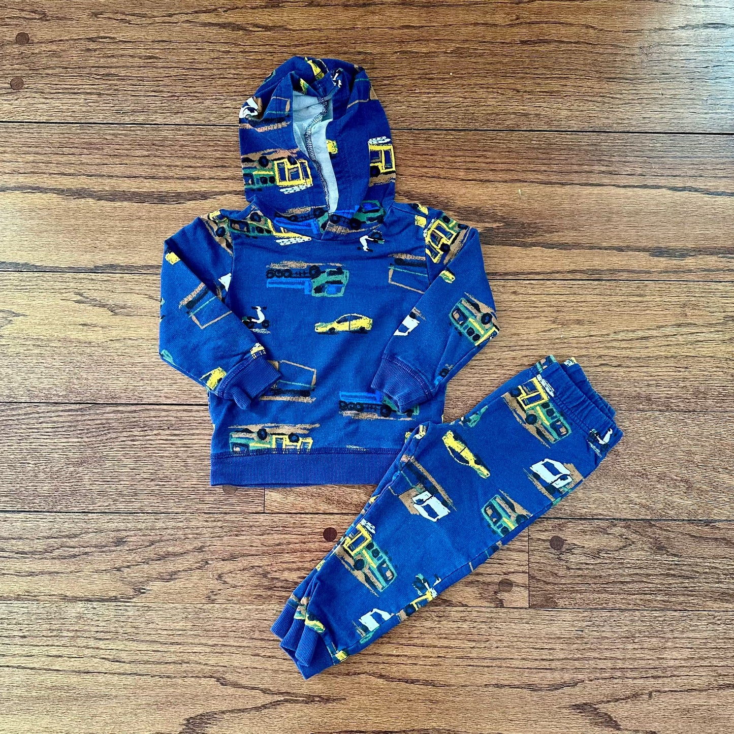 #95 EUC Boys Carters Navy Truck Outfit, size 24 months