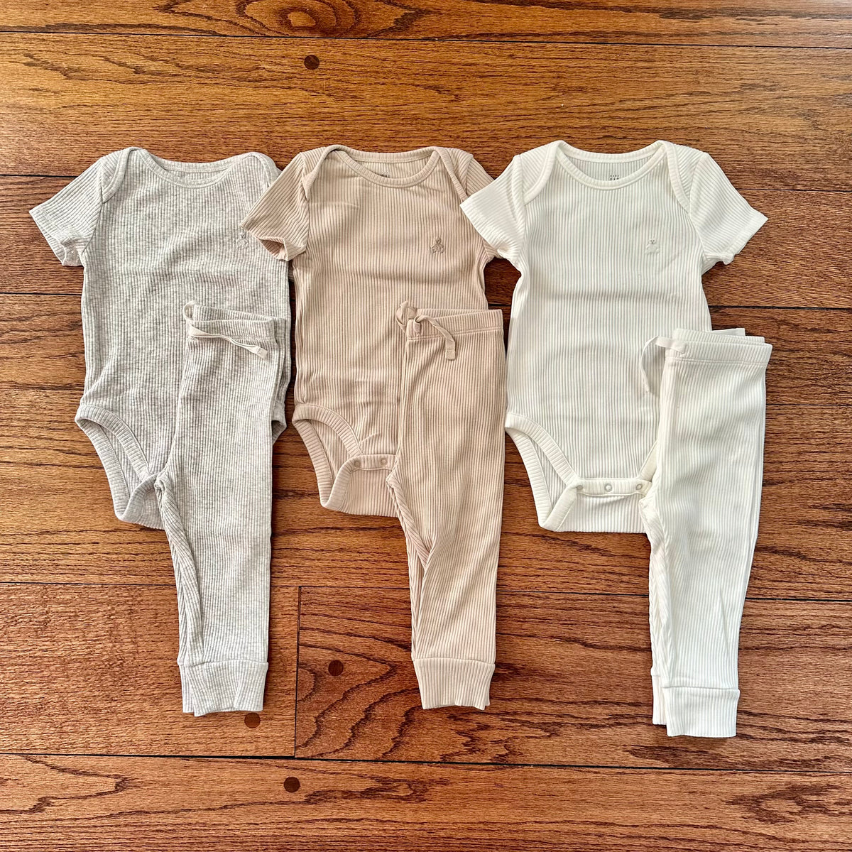 #113	EUC Boys / Gender Neutral Gap Ribbed Onsie Outfits, set of 3, Gray / Brown / White, size 12-18 months