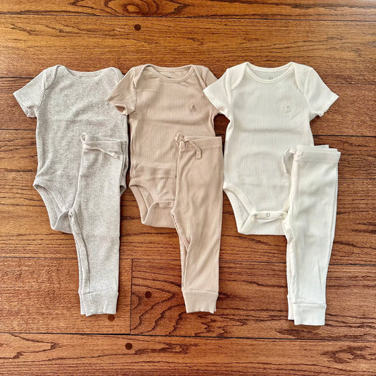 #113	EUC Boys / Gender Neutral Gap Ribbed Onsie Outfits, set of 3, Gray / Brown / White, size 12-18 months