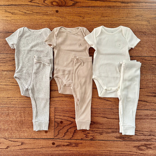 #95 EUC Gender Neutral Gap Ribbed Onsie Outfits, set of 3, Gray / Brown / White, size 12-18 months