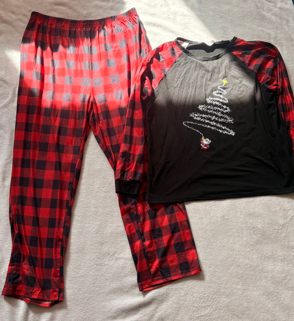 #102 -  Women's size 2XL Christmas pajamas