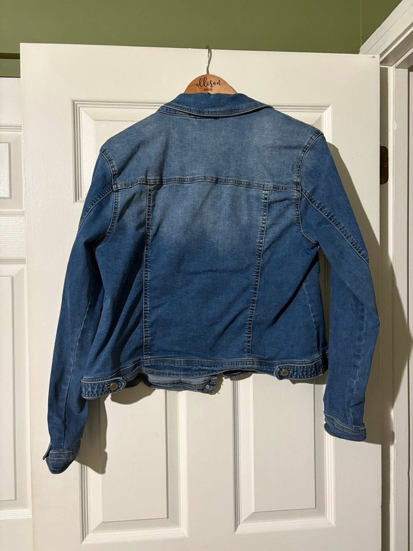 #133 **REDUCED** Women’s Medium Jean Jacket