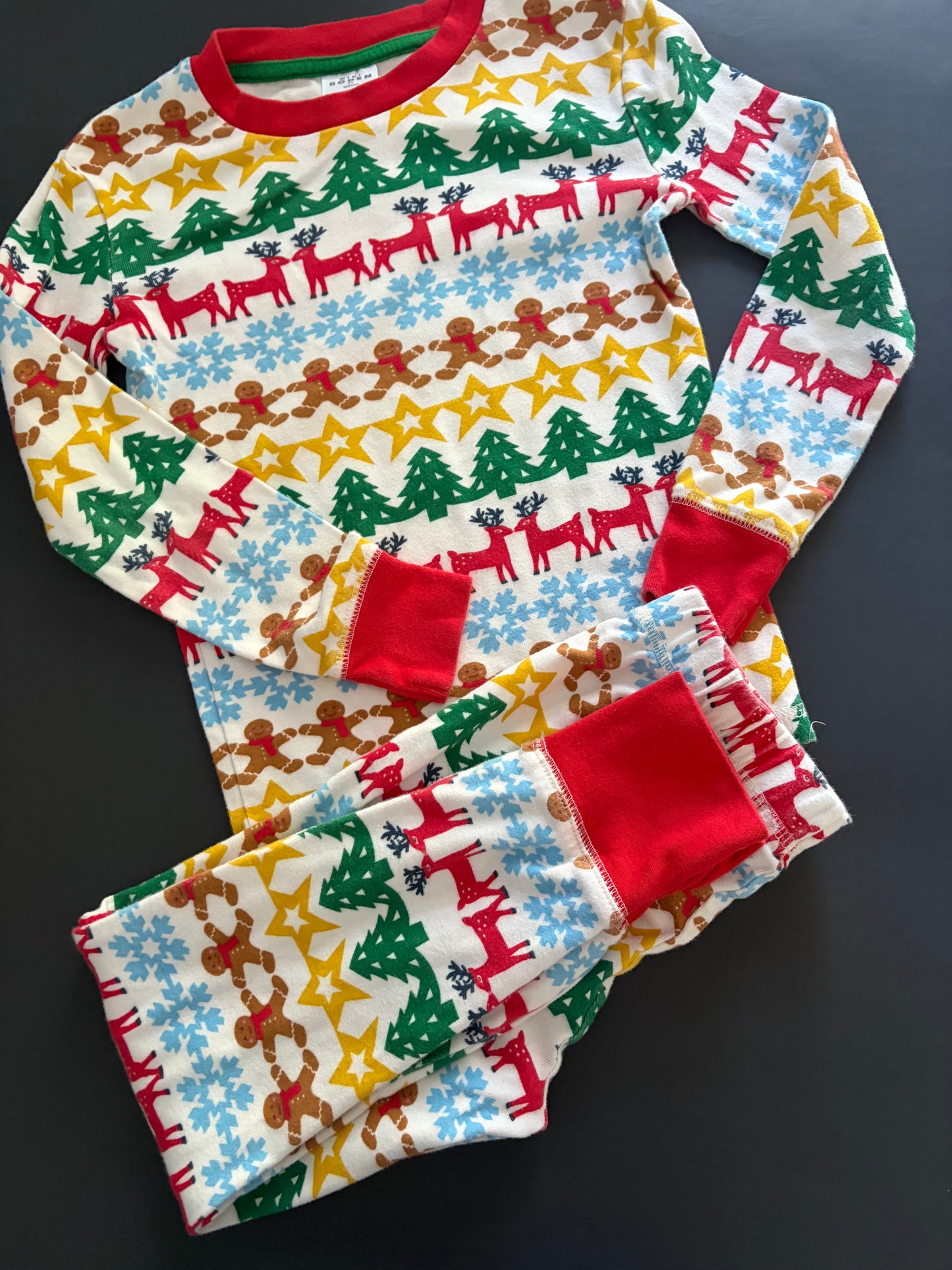 Seller #91 Girls' size 7 MiniBoden holiday print pajamas EUC