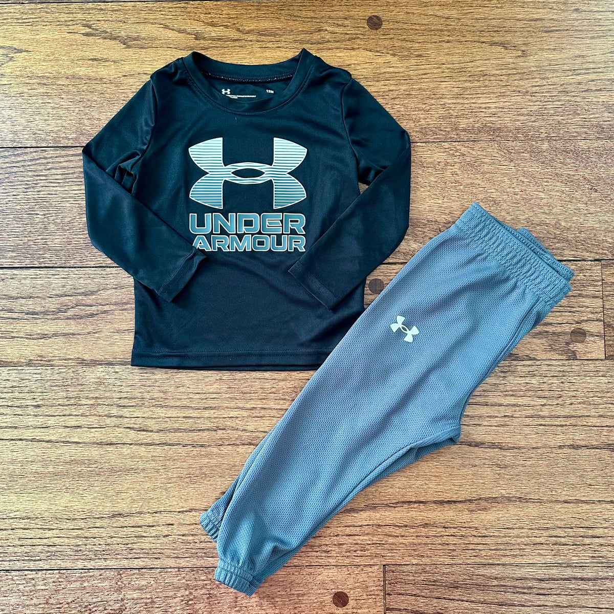 #113	EUC Boys Under Armour Long Sleeve Pant Outfit, size 12 months