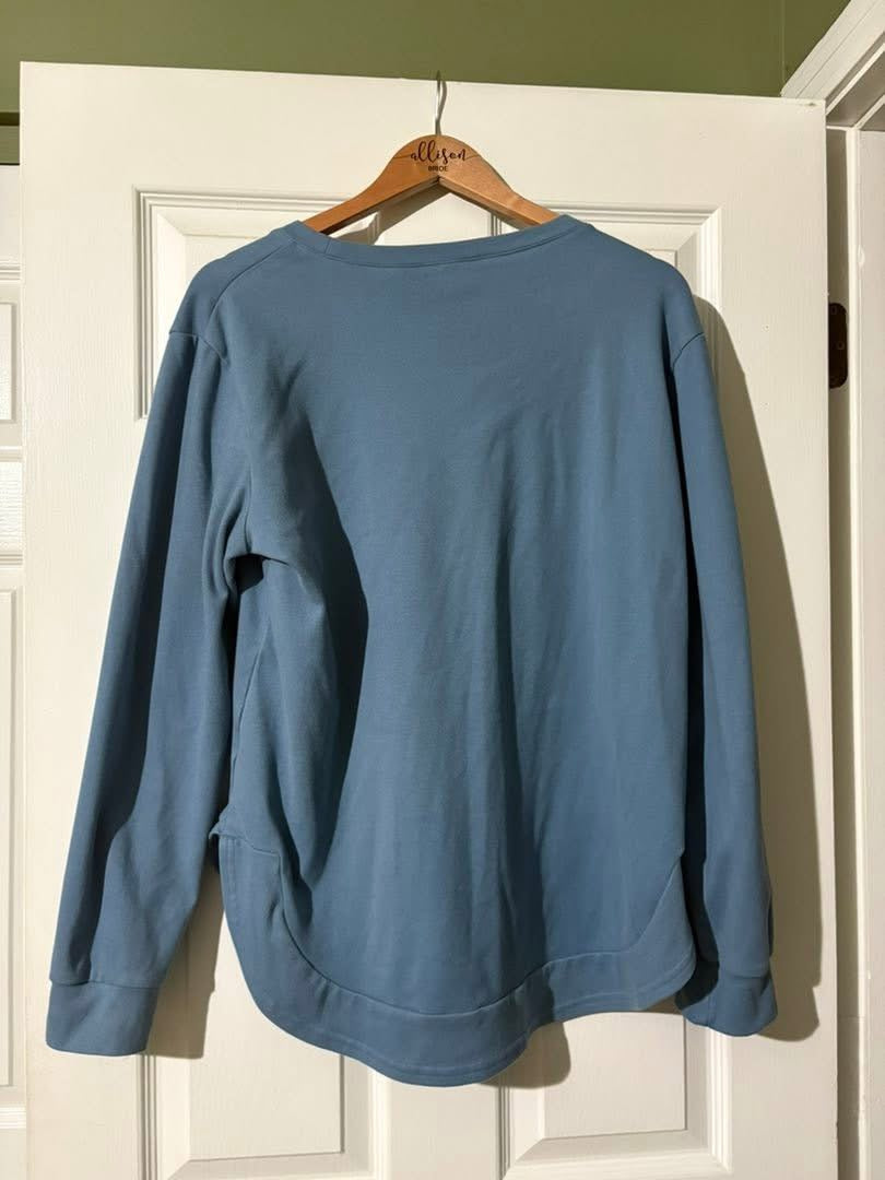#133 Women’s Large Blue Sweatshirt