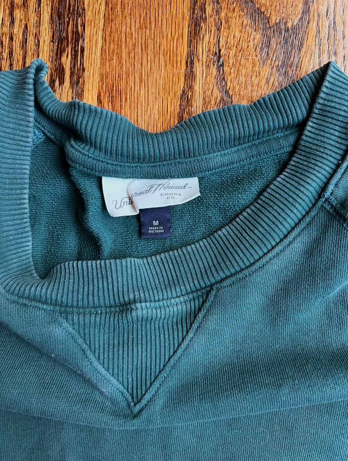 Seller #115 - Universal Thread Women’s M Dark Green Relaxed Crewneck Sweatshirt, VGUC