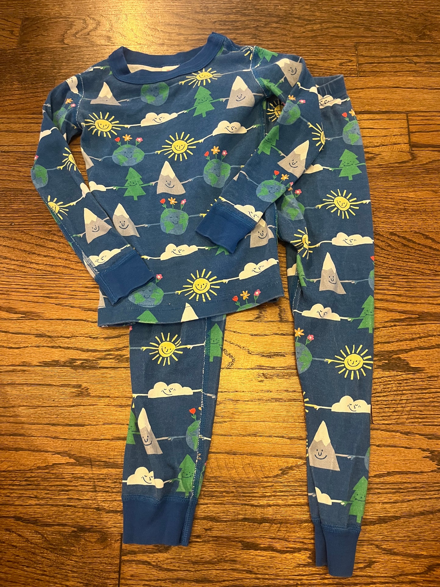 #67 Hanna Anderson pajamas 4T mountains/ earth