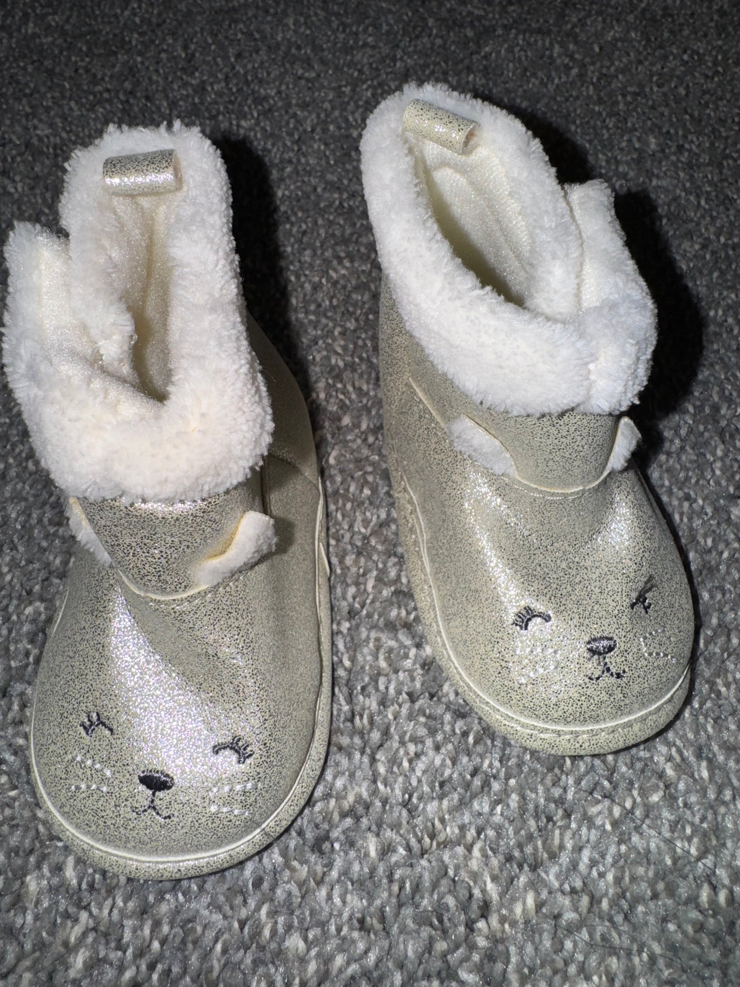 #53 baby winter boots size 3-6m