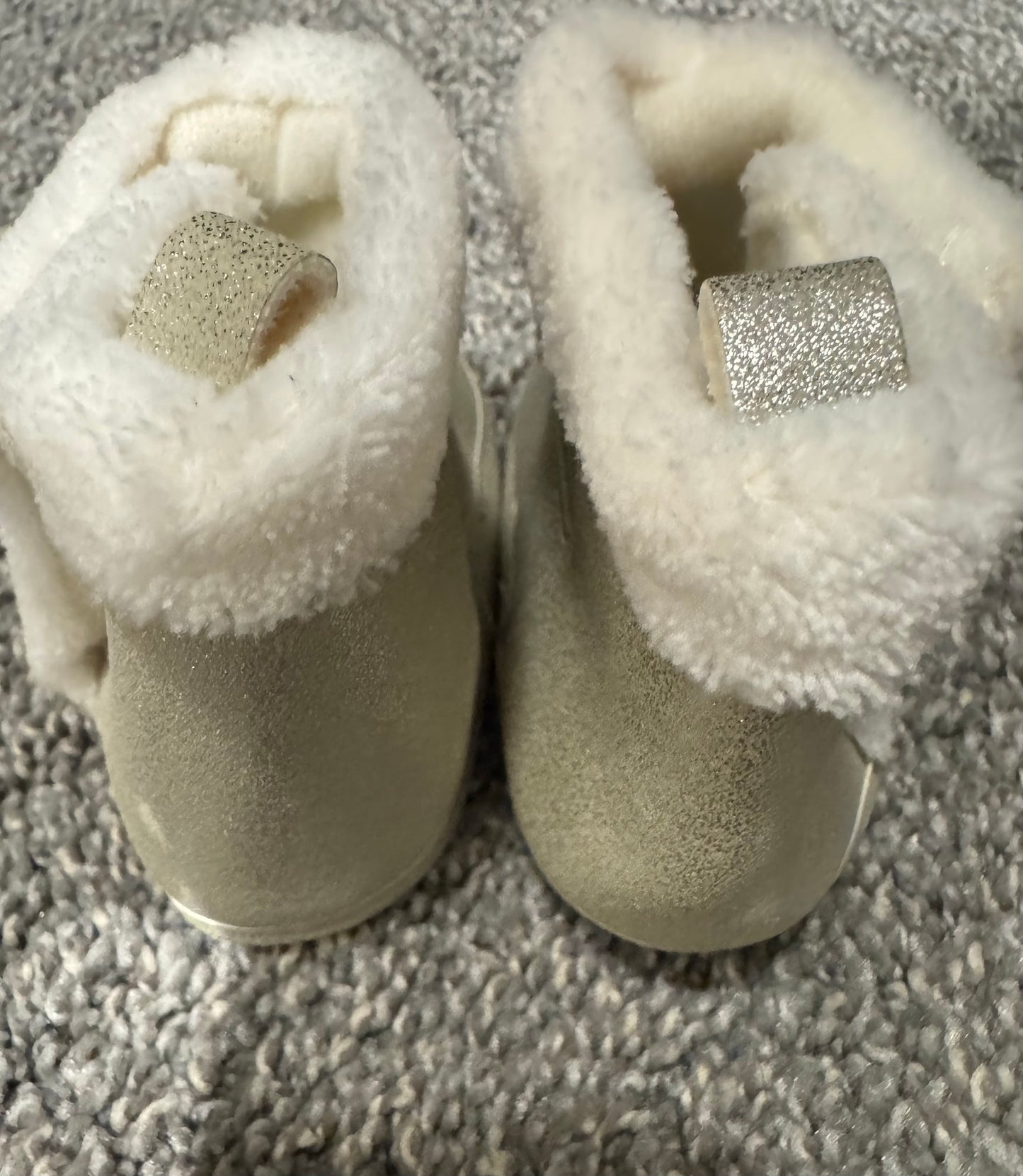 #53 baby winter boots size 3-6m