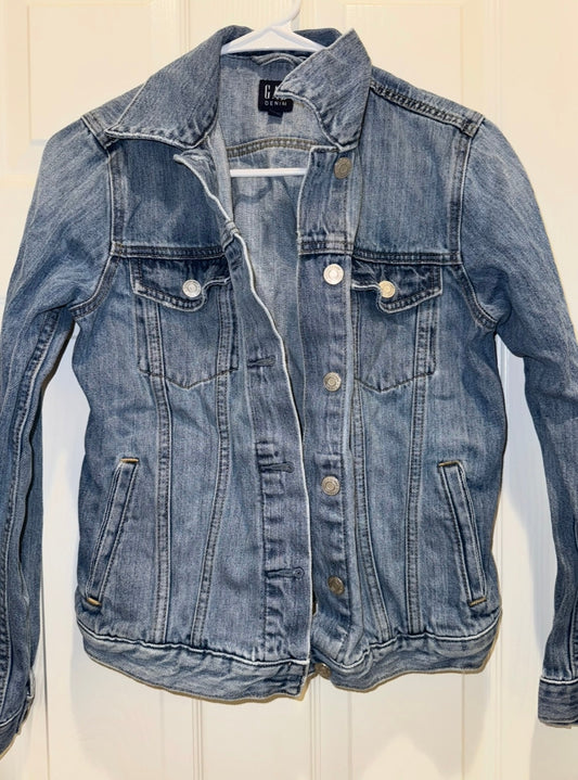 #53 women’s Gap Jean jacket size S