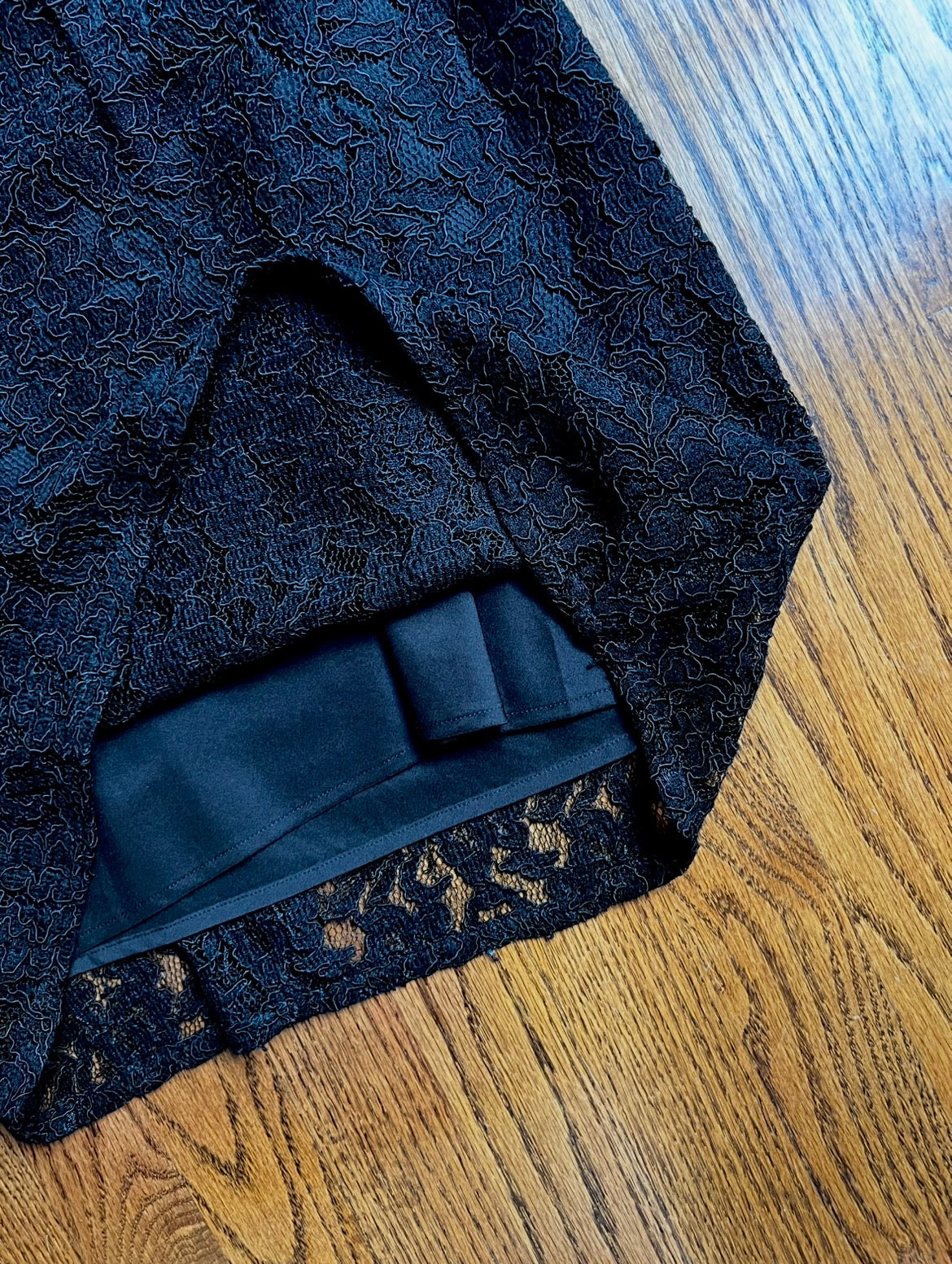 Seller #115 - Broadway & Broome Women’s Size 2 Black Lace 3/4 Length Sleeve Holiday Dress, VGUC