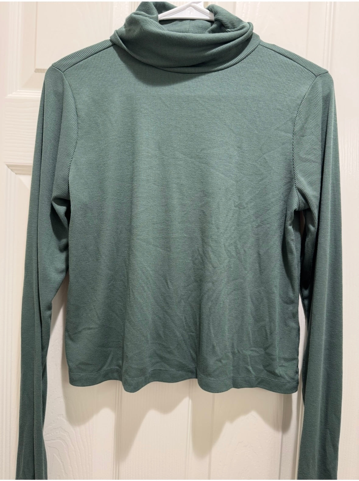 #53 women’s long sleeve top size S