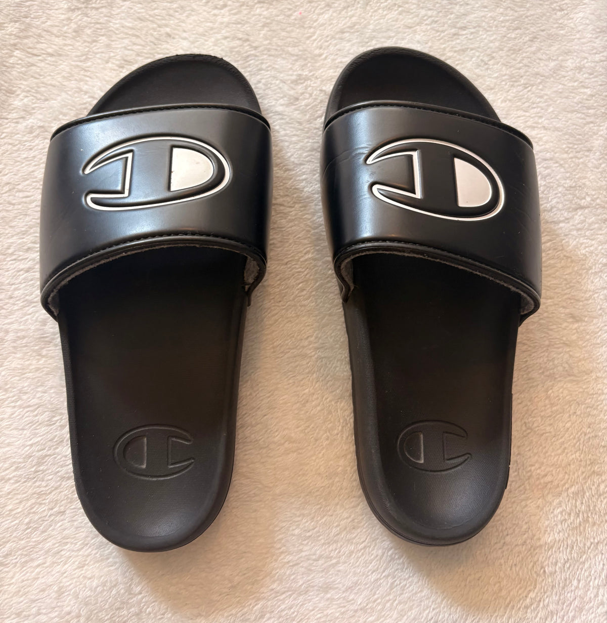 #102 - Champion boys size 4Y black slides