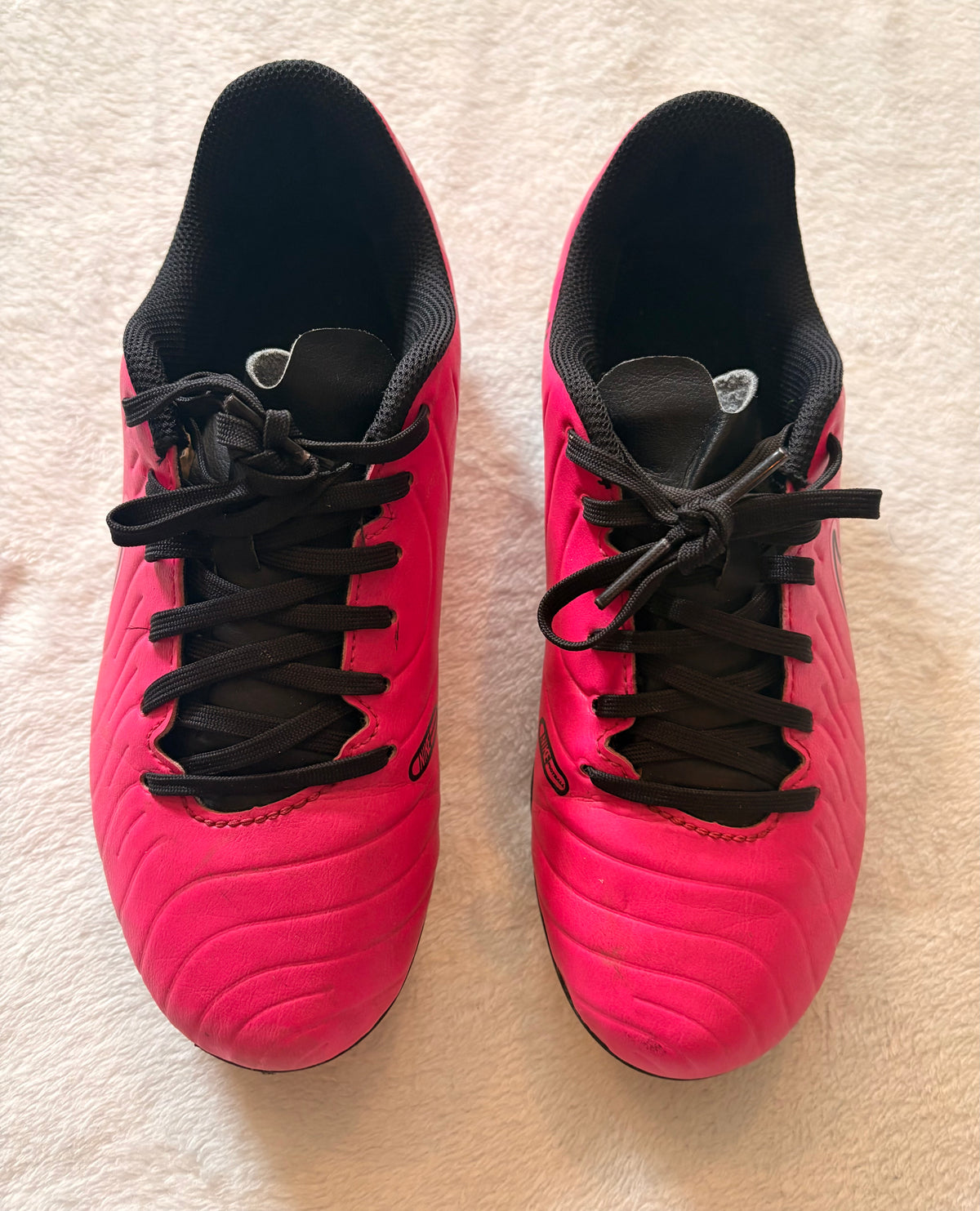 #102 - Nike size 5Y girls soccer cleats