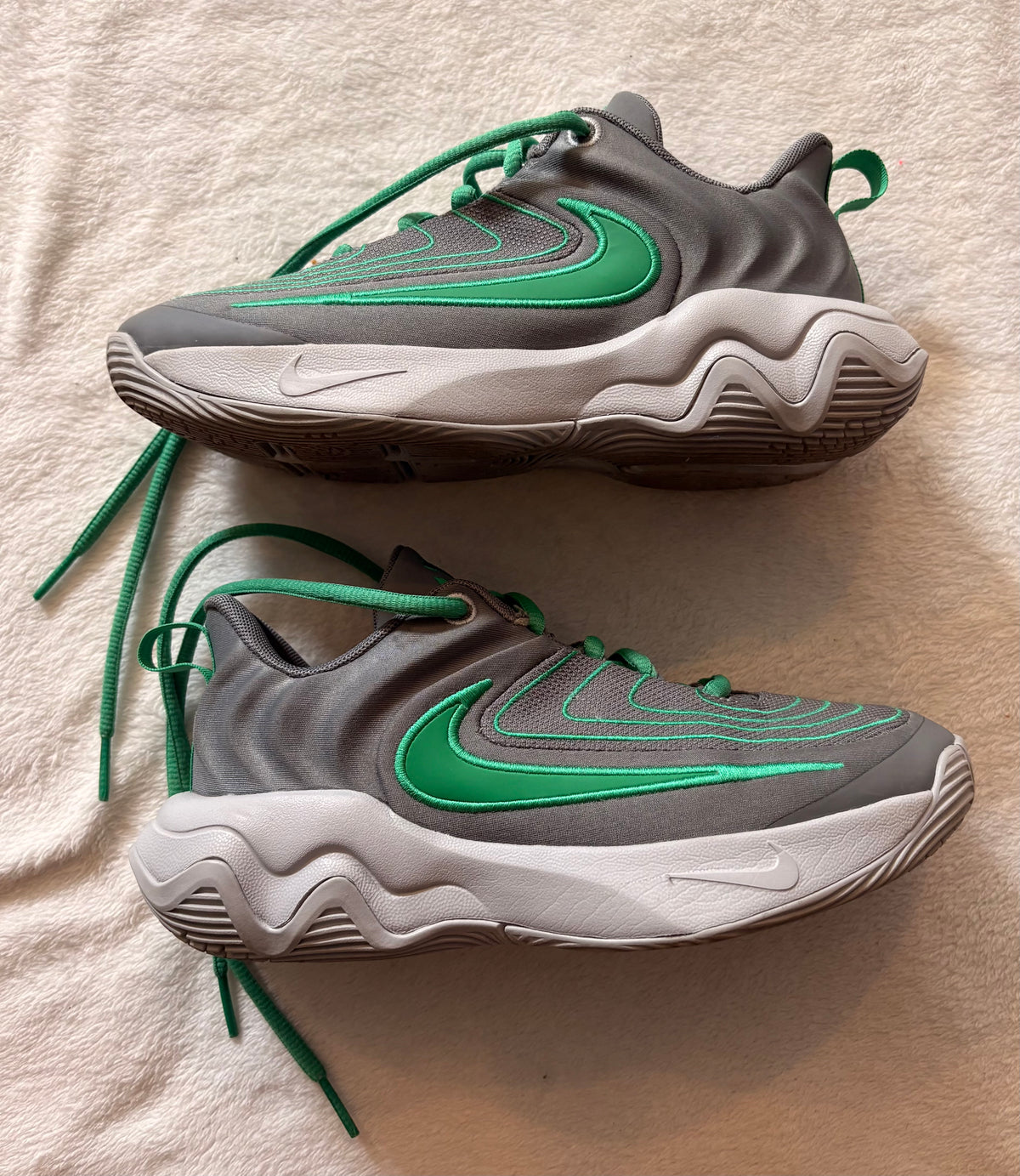#102 - Nike Giannis boys size 3Y sneakers - great condition