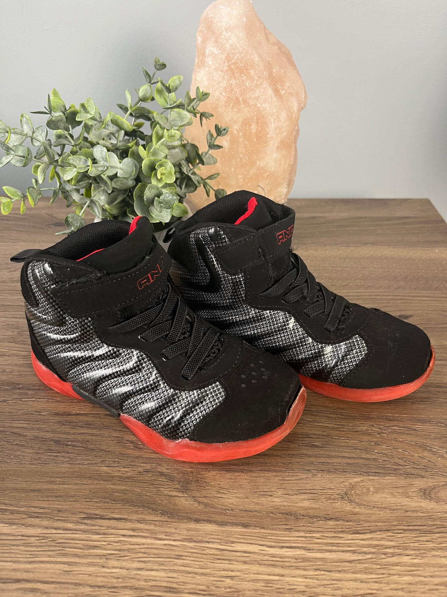 Seller #213 Boys size 11 And 1 Basketball Sneakers VGUC