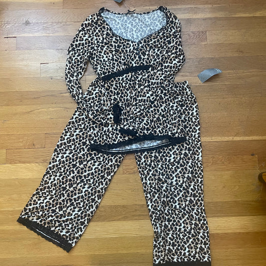 New women’s animal print pajamas medium