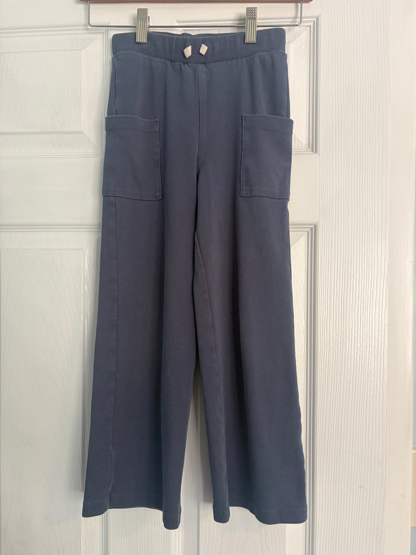 Seller #91 Girls' size 7 Tea Collection wide leg pull-on pants in navy VGUC