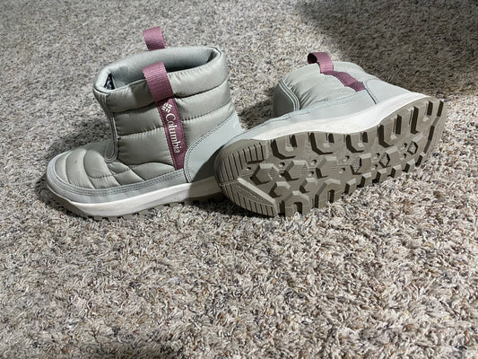 Seller #57 Girls Columbia size 5 Boots