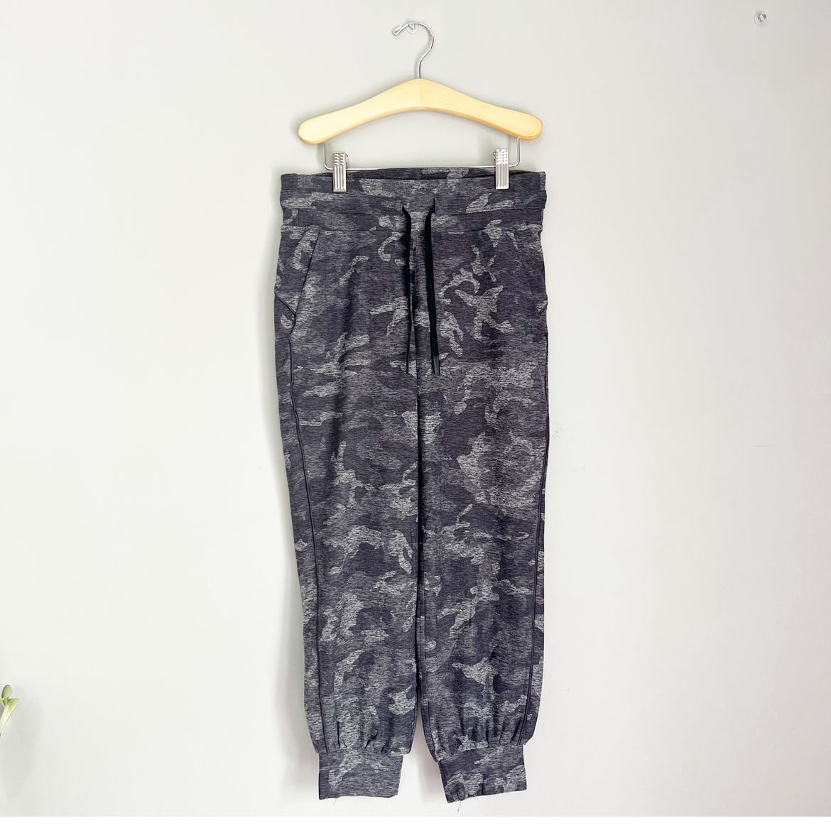 Seller 196 Lululemon ready to rulu joggers 4