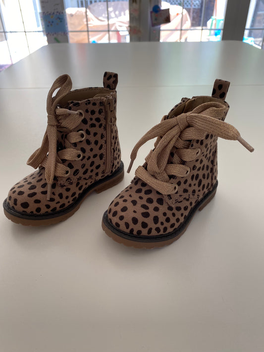 #84B- Cat & Jack Leopard Brown Boots, Girls Size 5, EUC