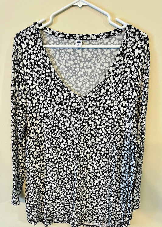 Old Navy women's black and white floral shirt long sleeve size XL