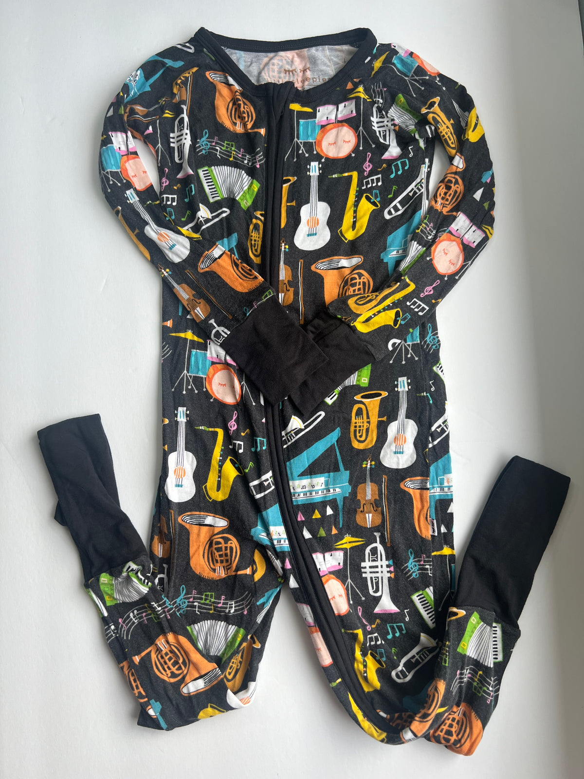 #180 Little Sleepies boys or girls size 2T keys and chords zippy with hand and feet covers