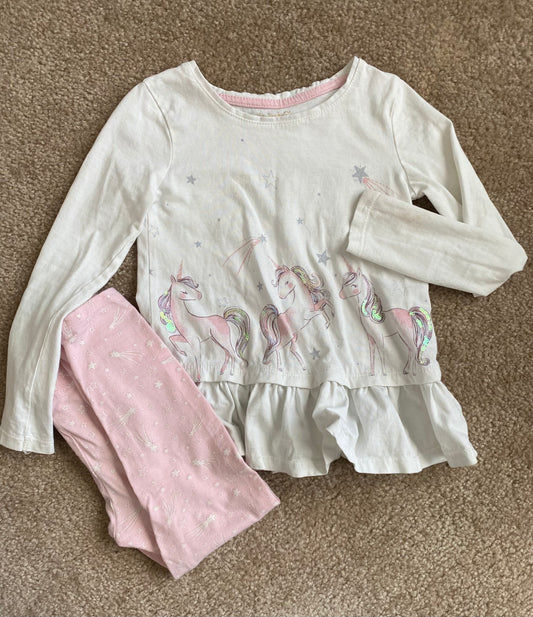4T outfit - slight discolor on sleeve