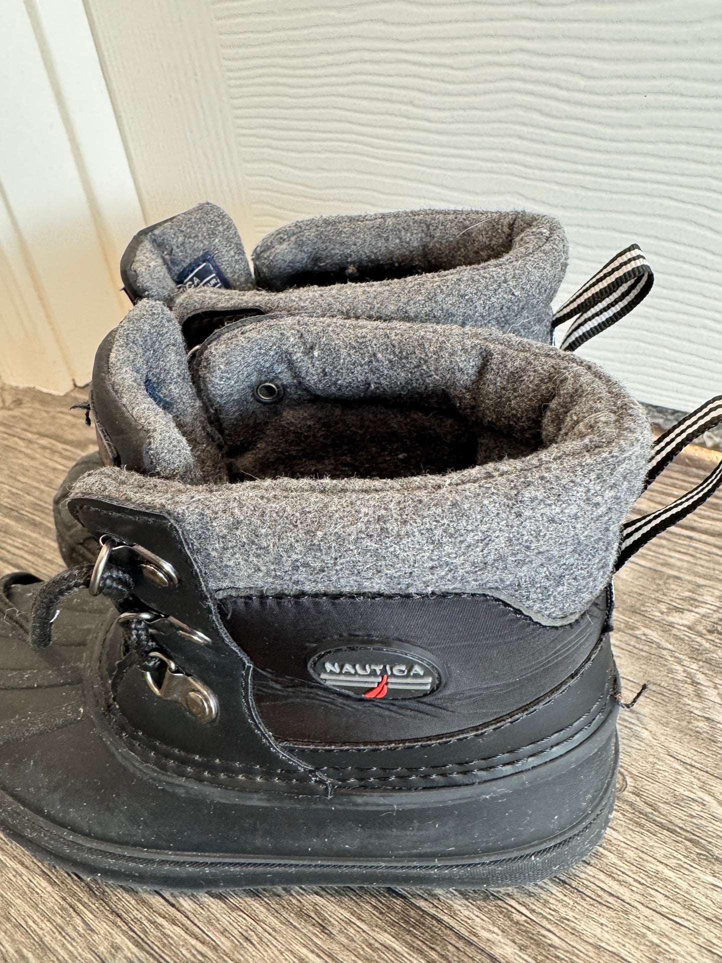 #53 kids nautica winter boots size 12