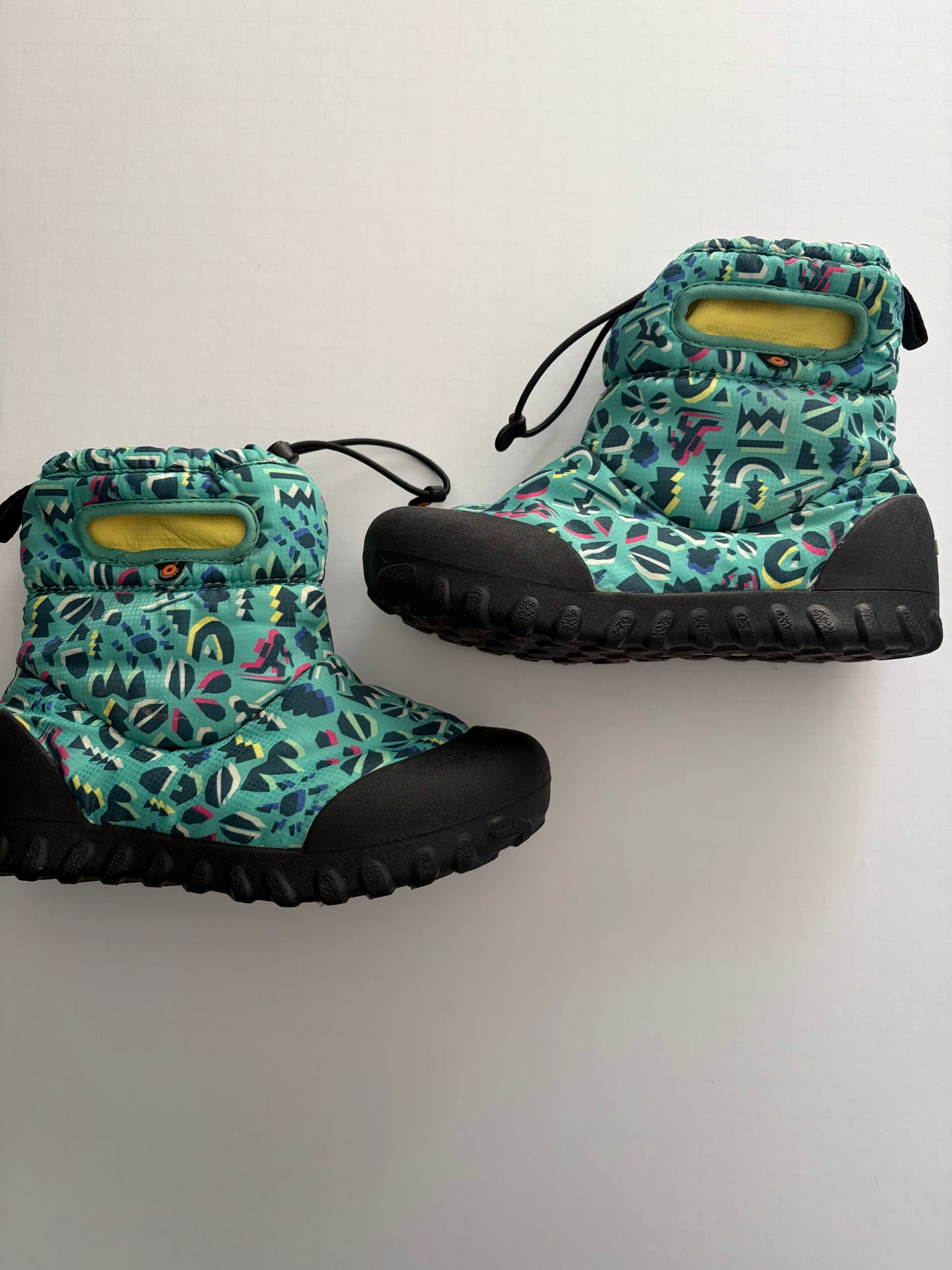 Seller #91 size 2Y Boggs snow/rain boots VGUC