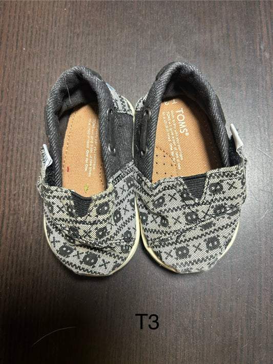 Seller #62 skull Toms size 3