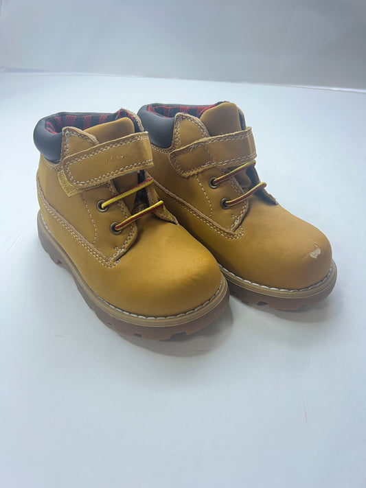 #180 Falls Creek Kids boys size 8c boots