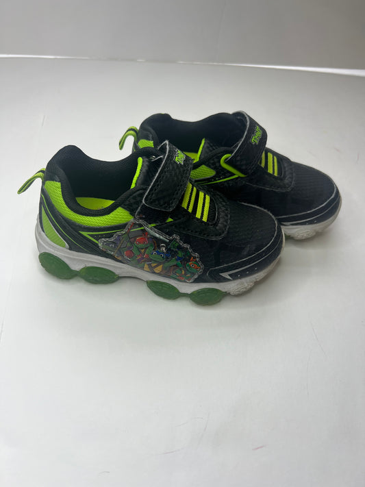 #180 TMNT boys size 9 shoes