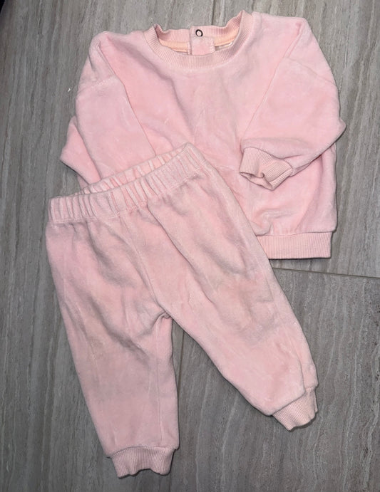 #110 Bloomingdales Baby Girls Pink Velour Sweatsuit 3-6mo.