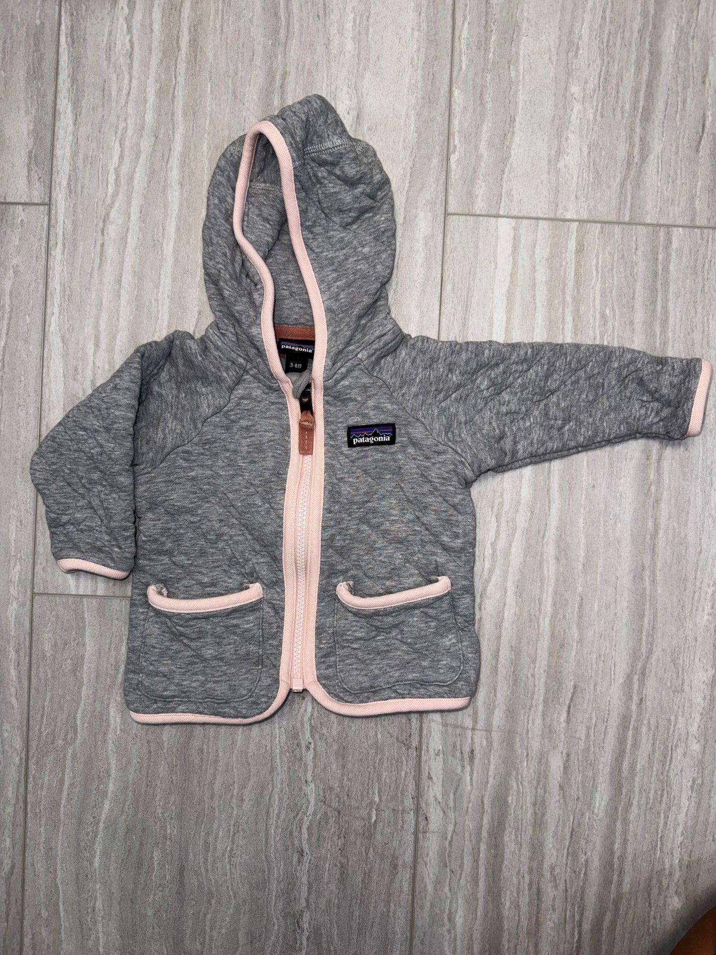 #110 Patagonia Baby Girl Cotton Quilted Zip-Up Jacket/ Hoodie - Grey with Pink Trim 0-3 mo.