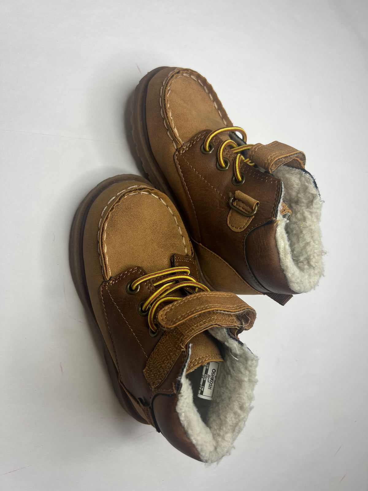 #180 Oshkosh boys size 8c brown fur lined boots