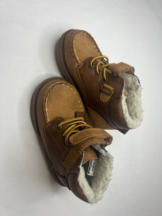 #180 Oshkosh boys size 8c brown fur lined boots