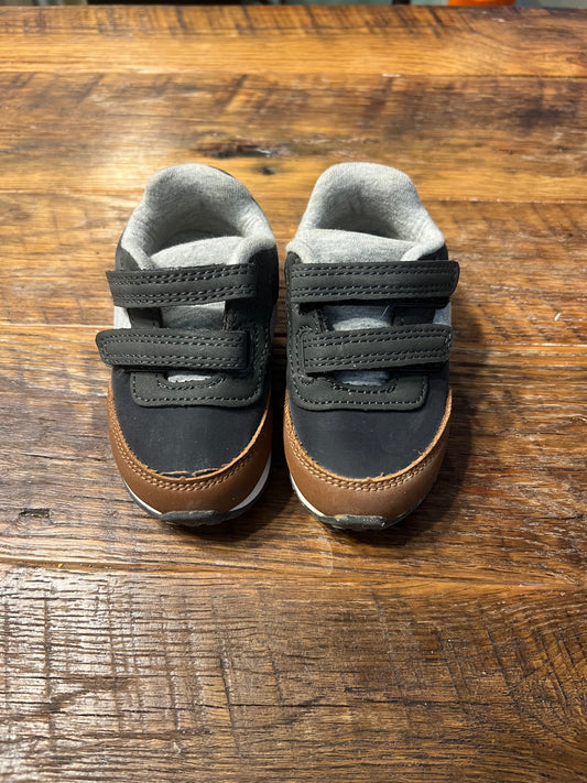 #67 Cat & Jack Boy's Navy and Brown Velcro Shoes - Size 5c