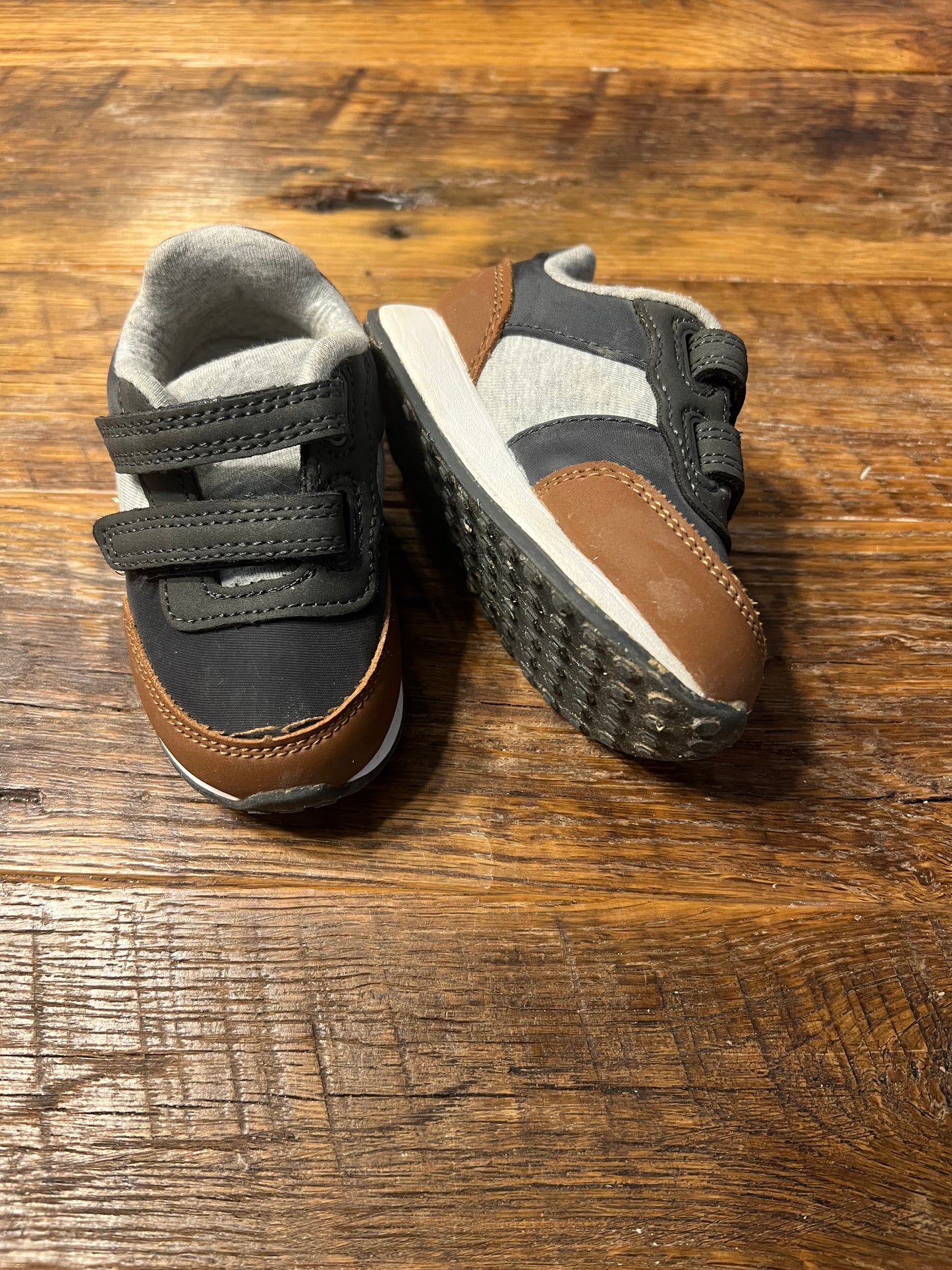 #67 Cat & Jack Boy's Navy and Brown Velcro Shoes - Size 5c
