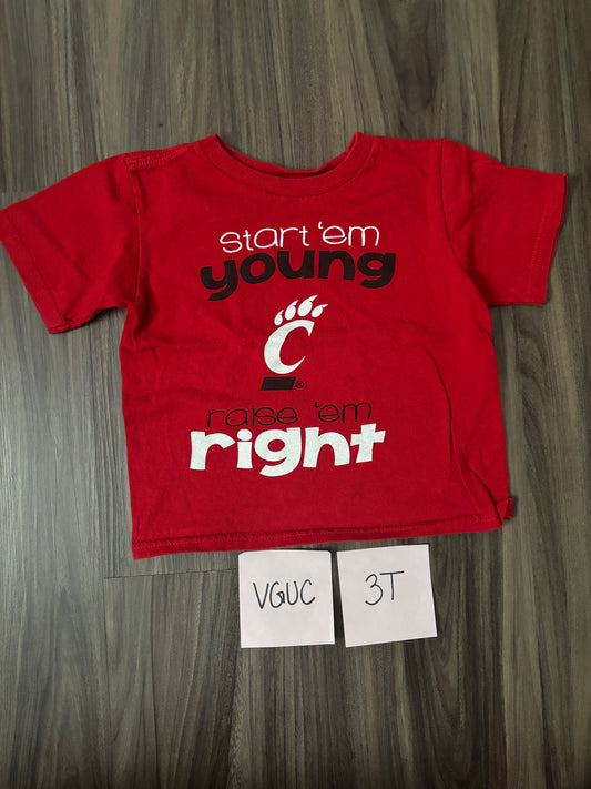 #138 - 3T VGUC UC Bearcats Raise em Right Shirt
