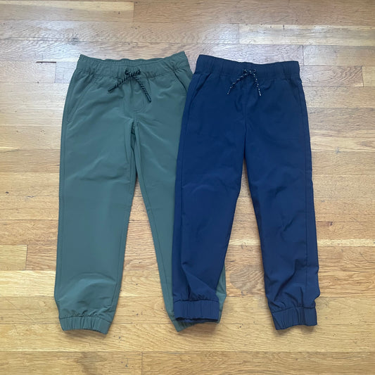 #116 Boys performance green navy jogger size 5