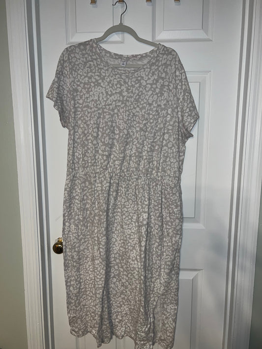 #67 Old Navy Women's Grey Cheetah Print Maxi Dress - Size XXL