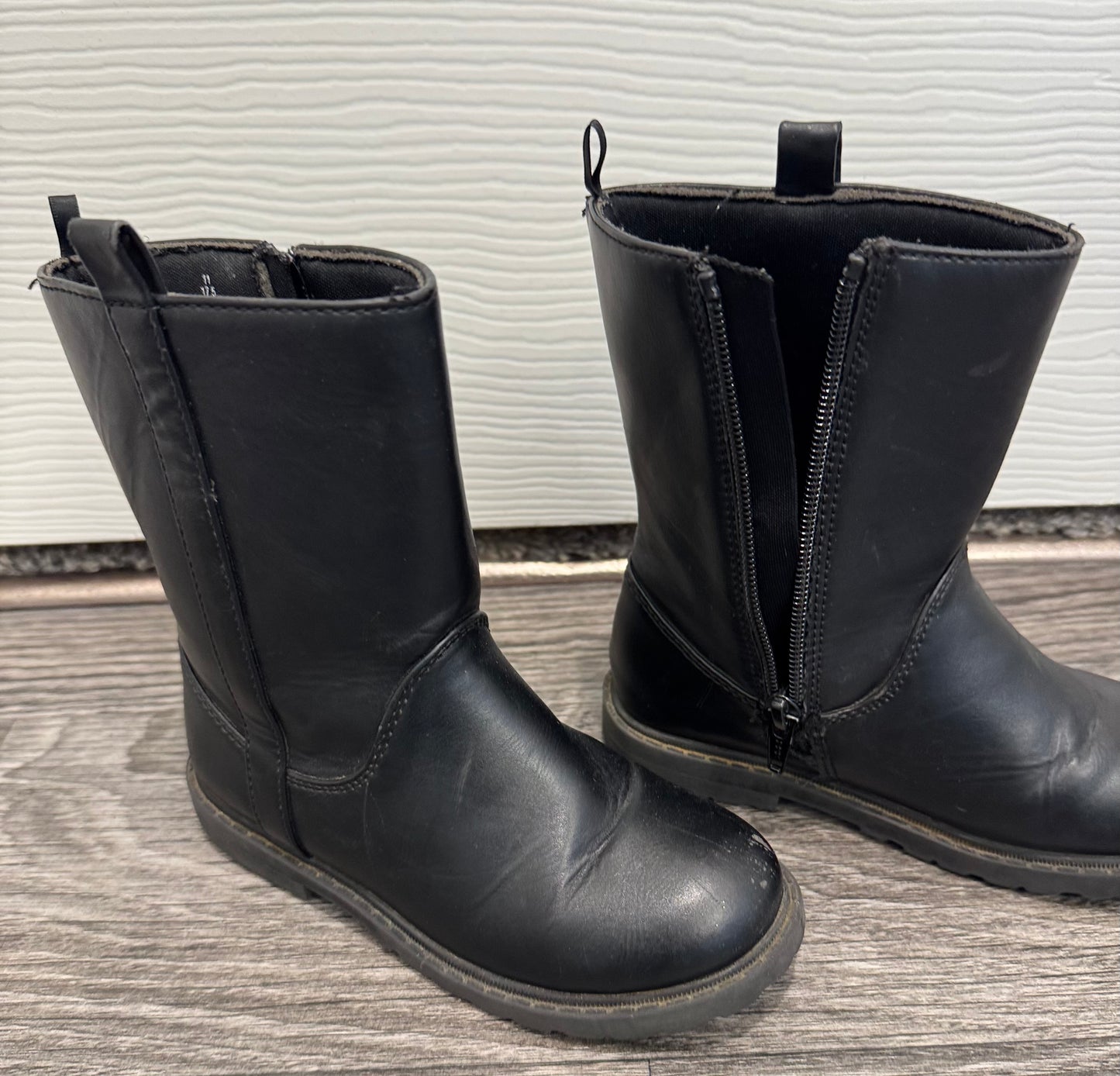 #53 girl boots size 11