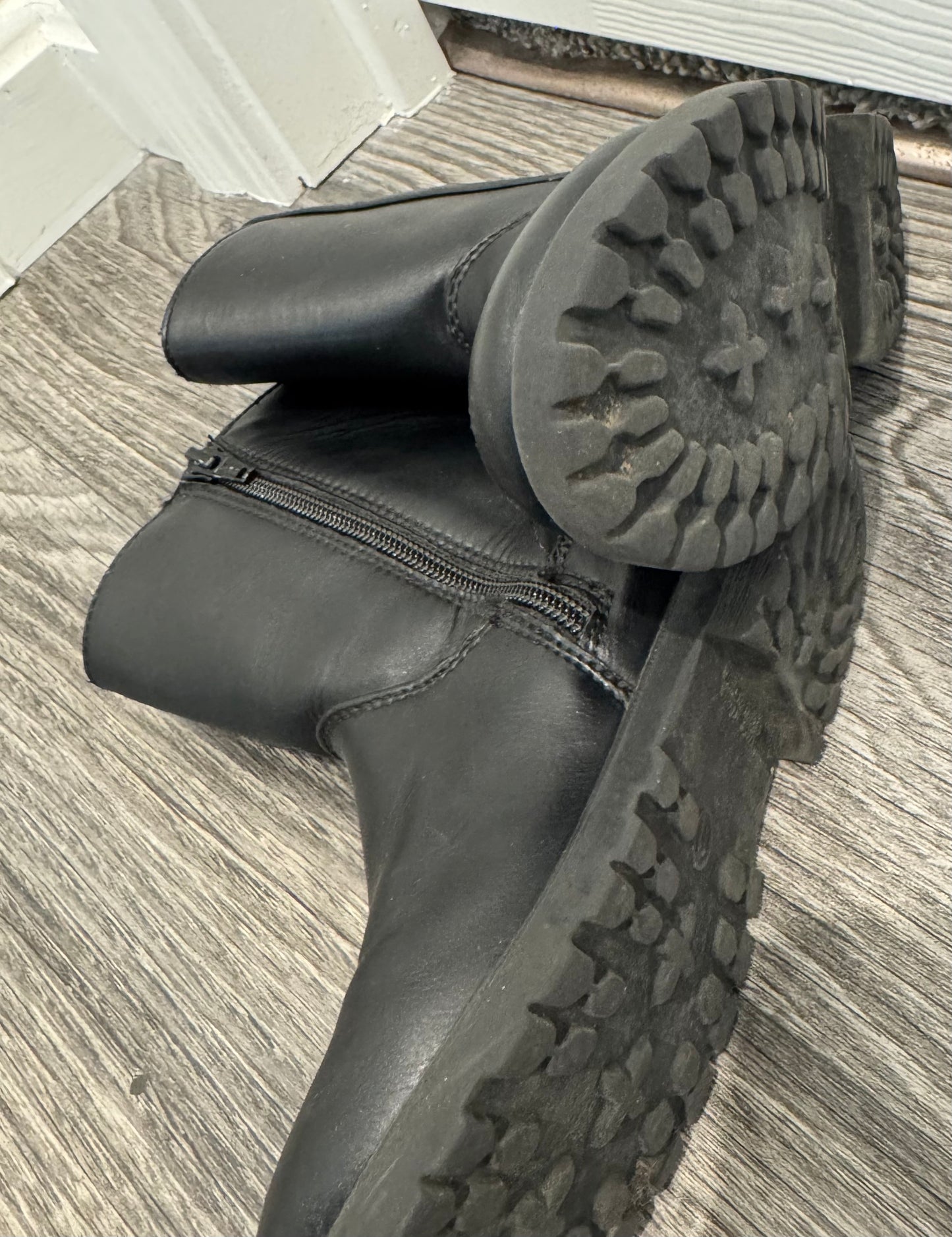 #53 girl boots size 11