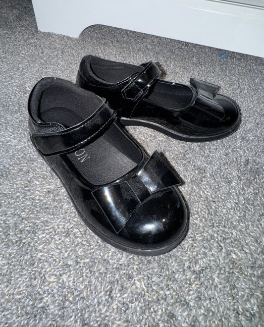 #53 girl  shoes size 13