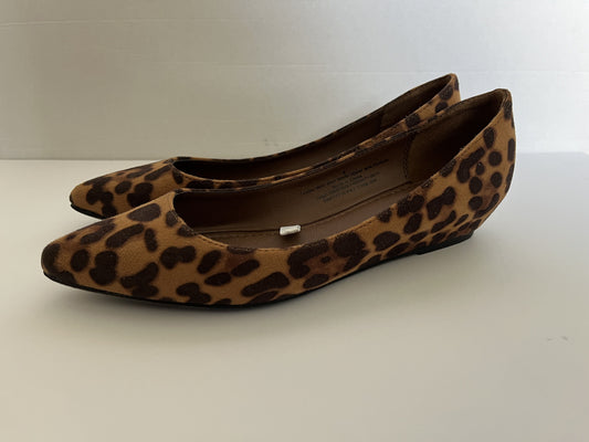 #124 Women's Leopard Suede Flats Size 8